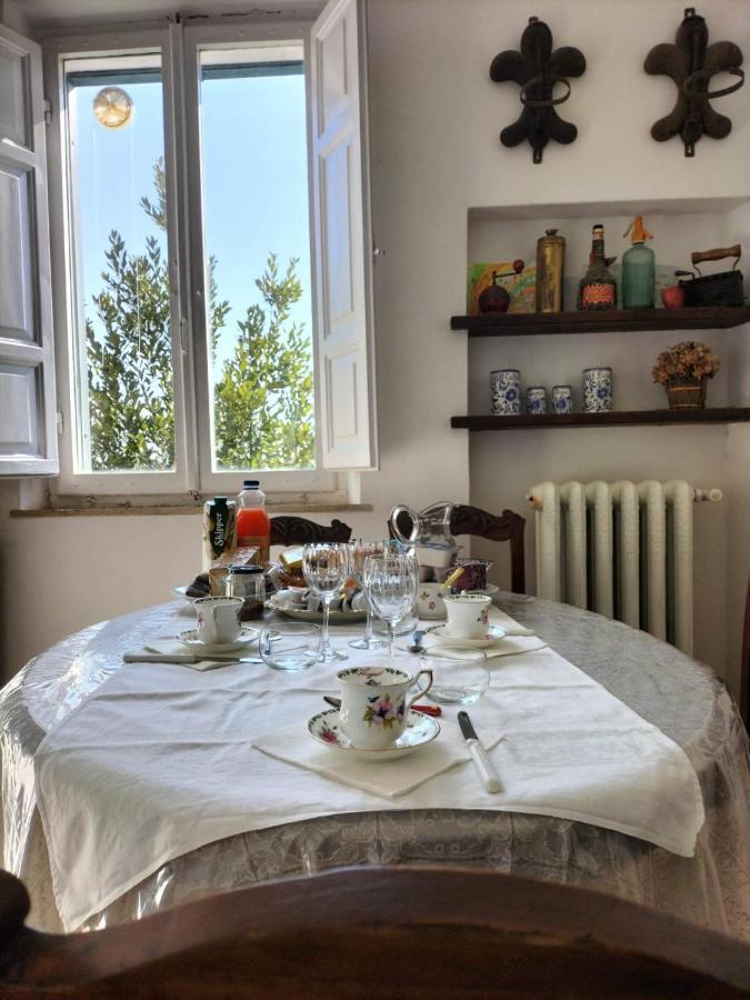 Azzi B&B Comfortably, In The Quietness Of The Perugia Historical Centre Bagian luar foto
