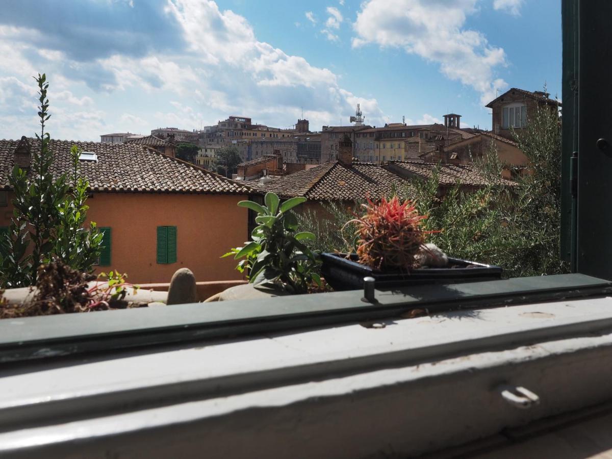 Azzi B&B Comfortably, In The Quietness Of The Perugia Historical Centre Bagian luar foto