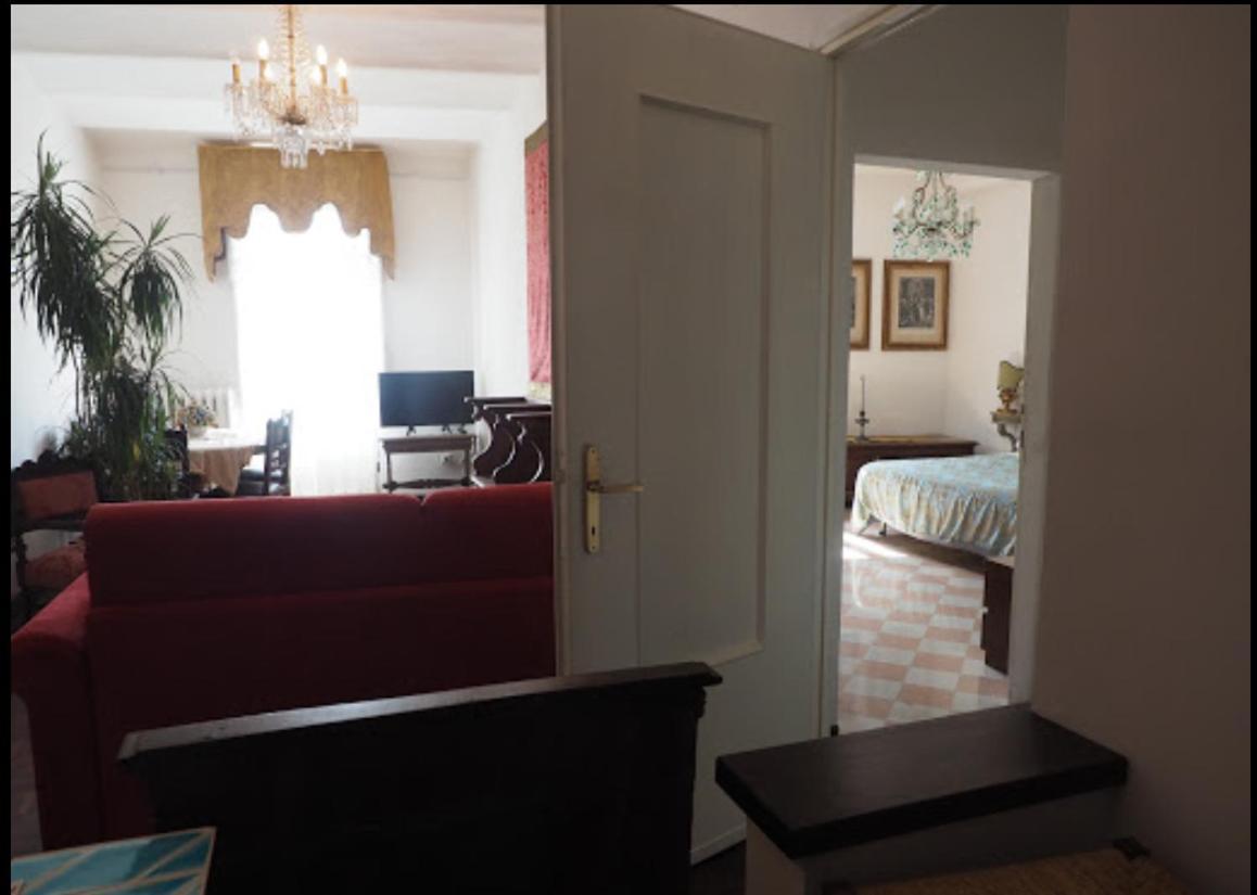 Azzi B&B Comfortably, In The Quietness Of The Perugia Historical Centre Bagian luar foto
