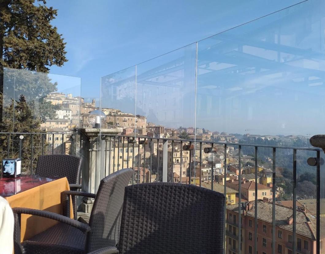 Azzi B&B Comfortably, In The Quietness Of The Perugia Historical Centre Bagian luar foto