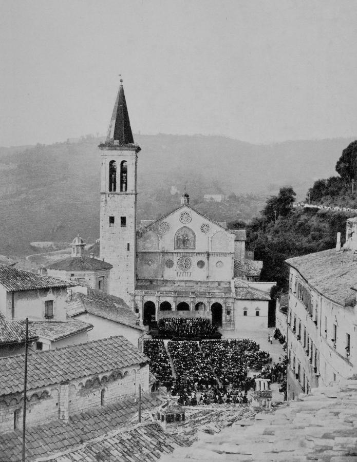 Azzi B&B Comfortably, In The Quietness Of The Perugia Historical Centre Bagian luar foto